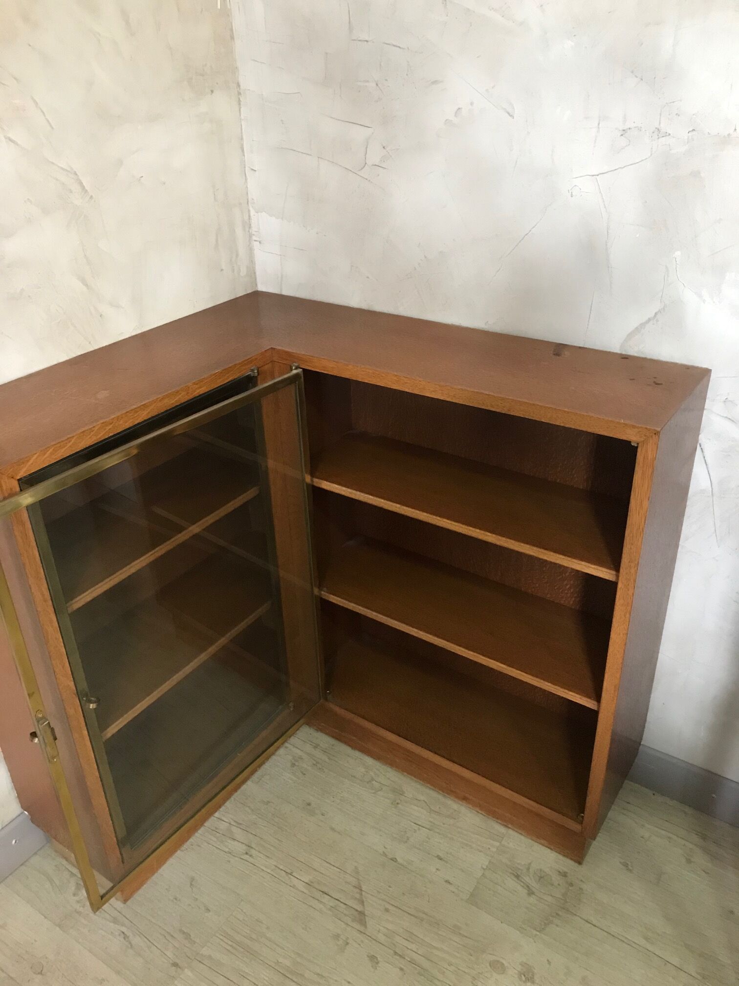 Furniture corner showcase