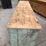 Patinated workshop furniture from the early 20th century.