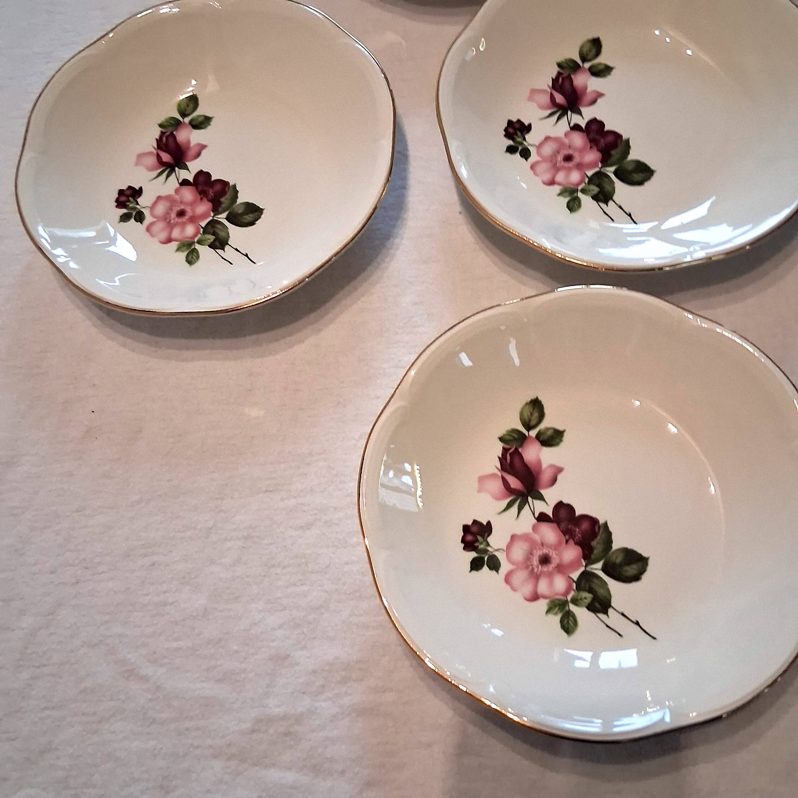 6 deep plates from Gien model "Chinon" in very good condition.