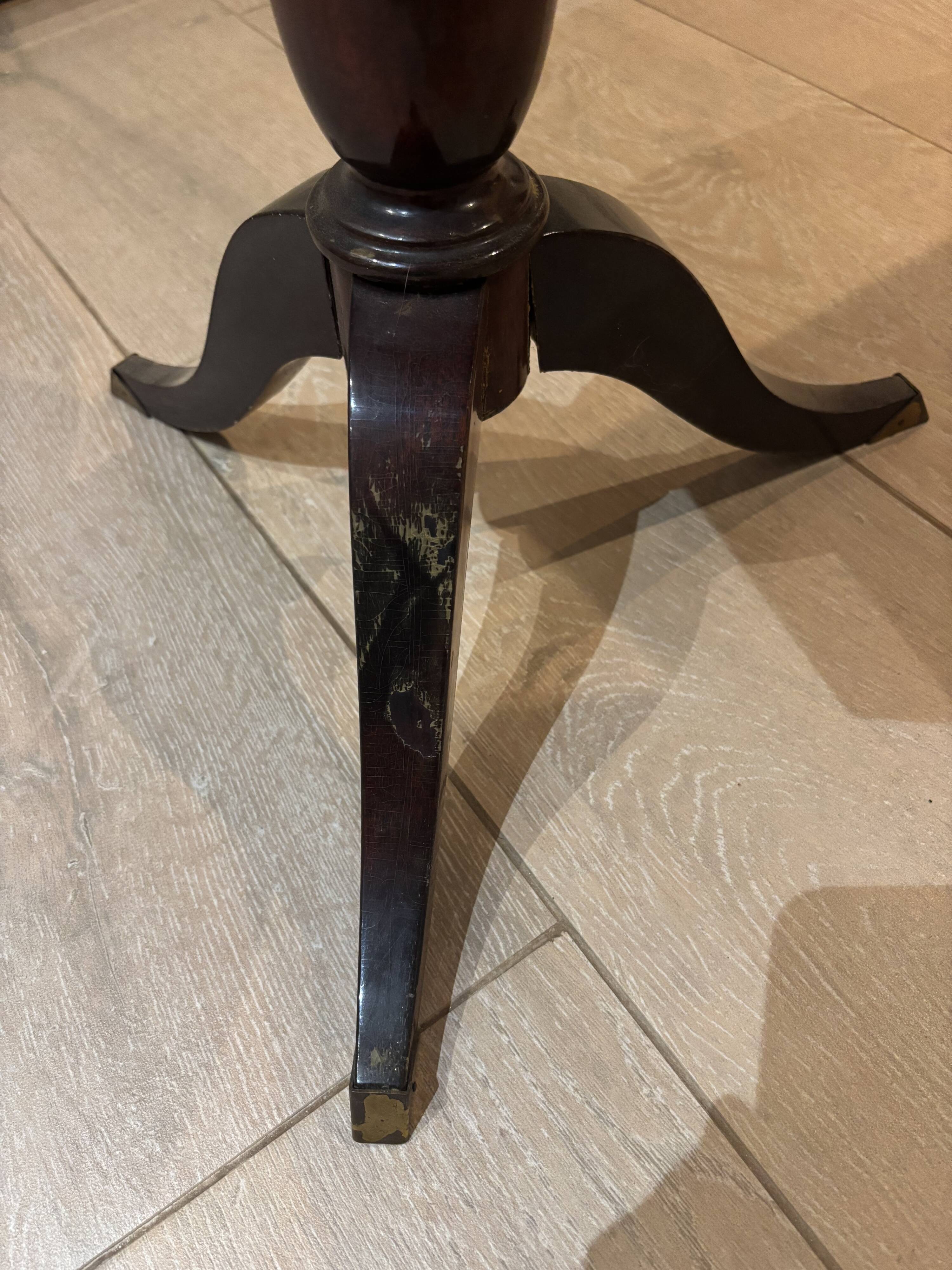 Empire style guéridon