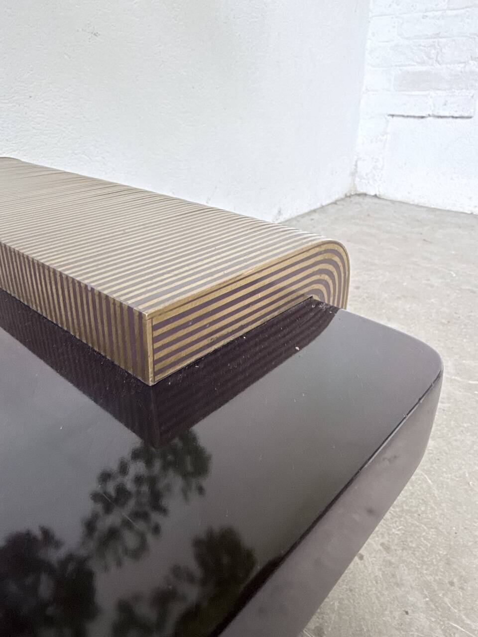 Art Deco coffee table in lacquer and brass