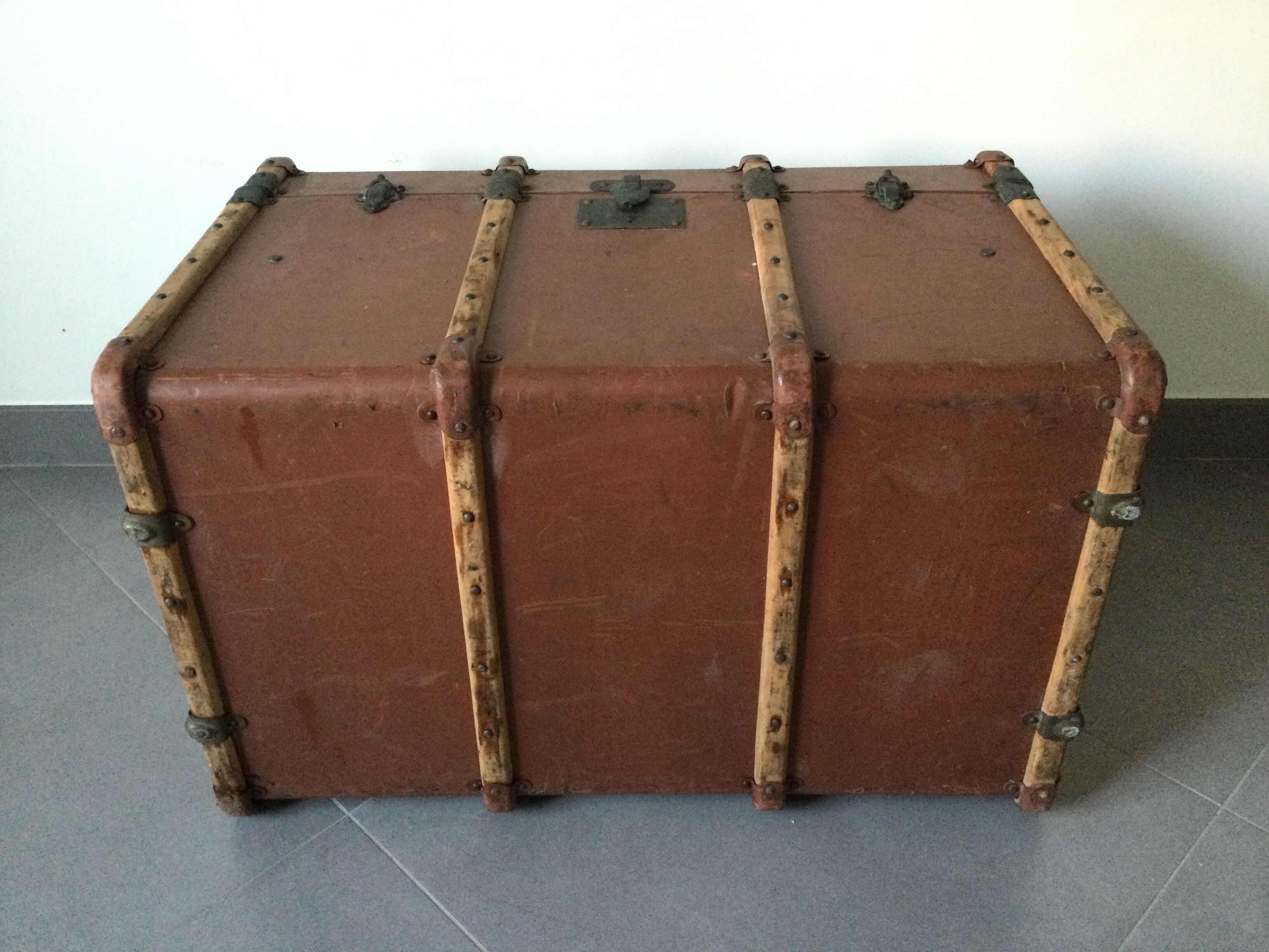 Travel chest