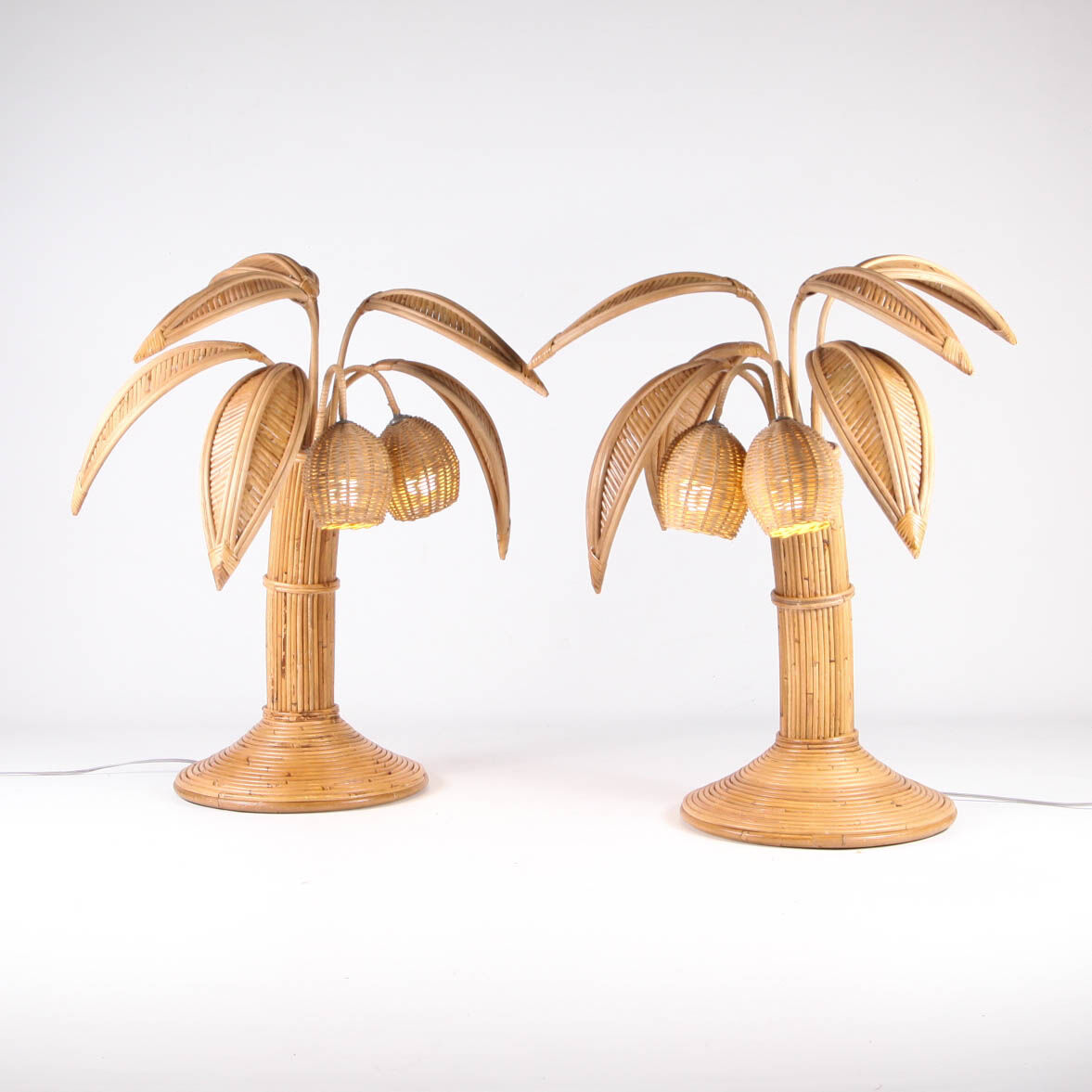 Rattan coconut lamp