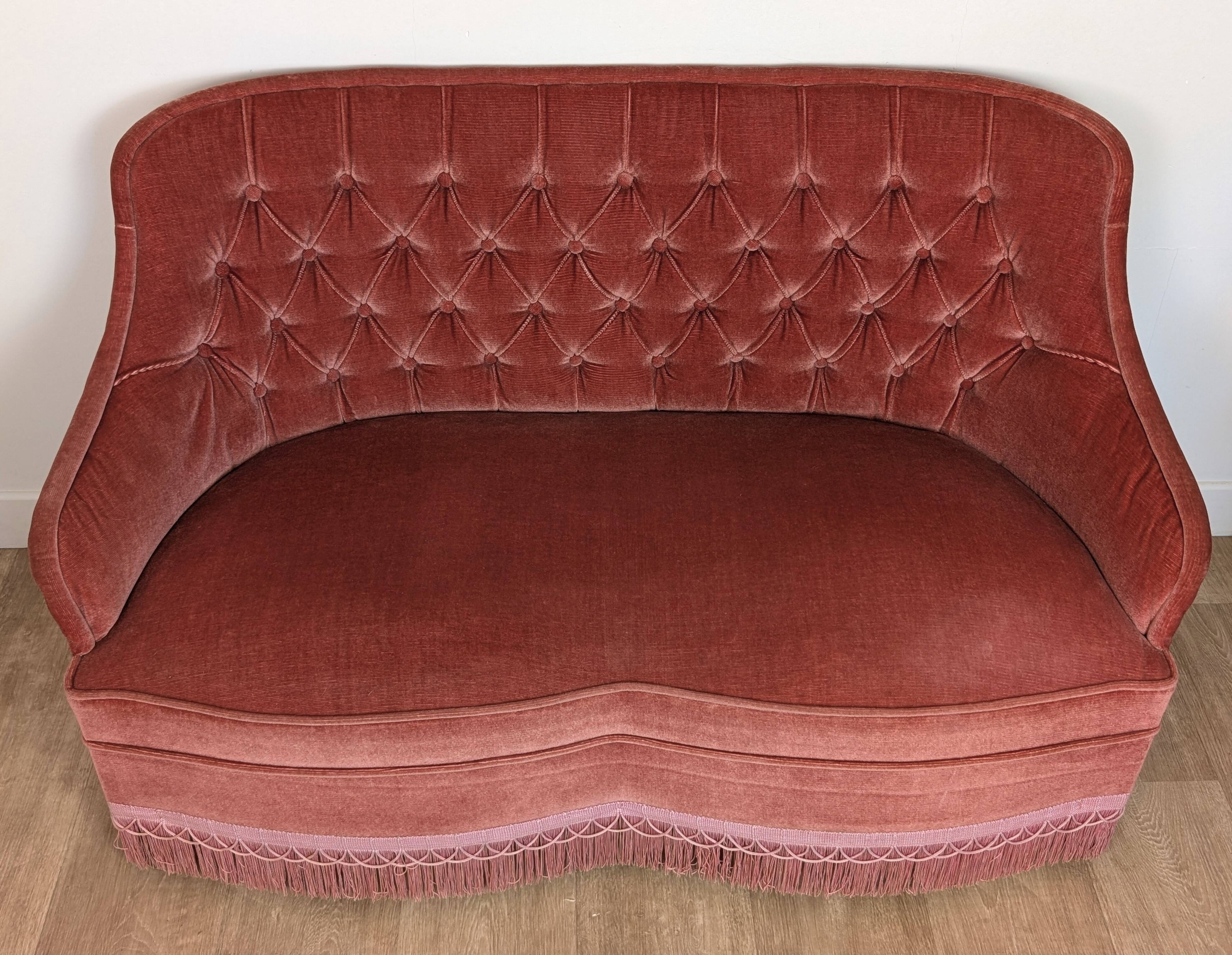 Toad sofa in old pink velvet