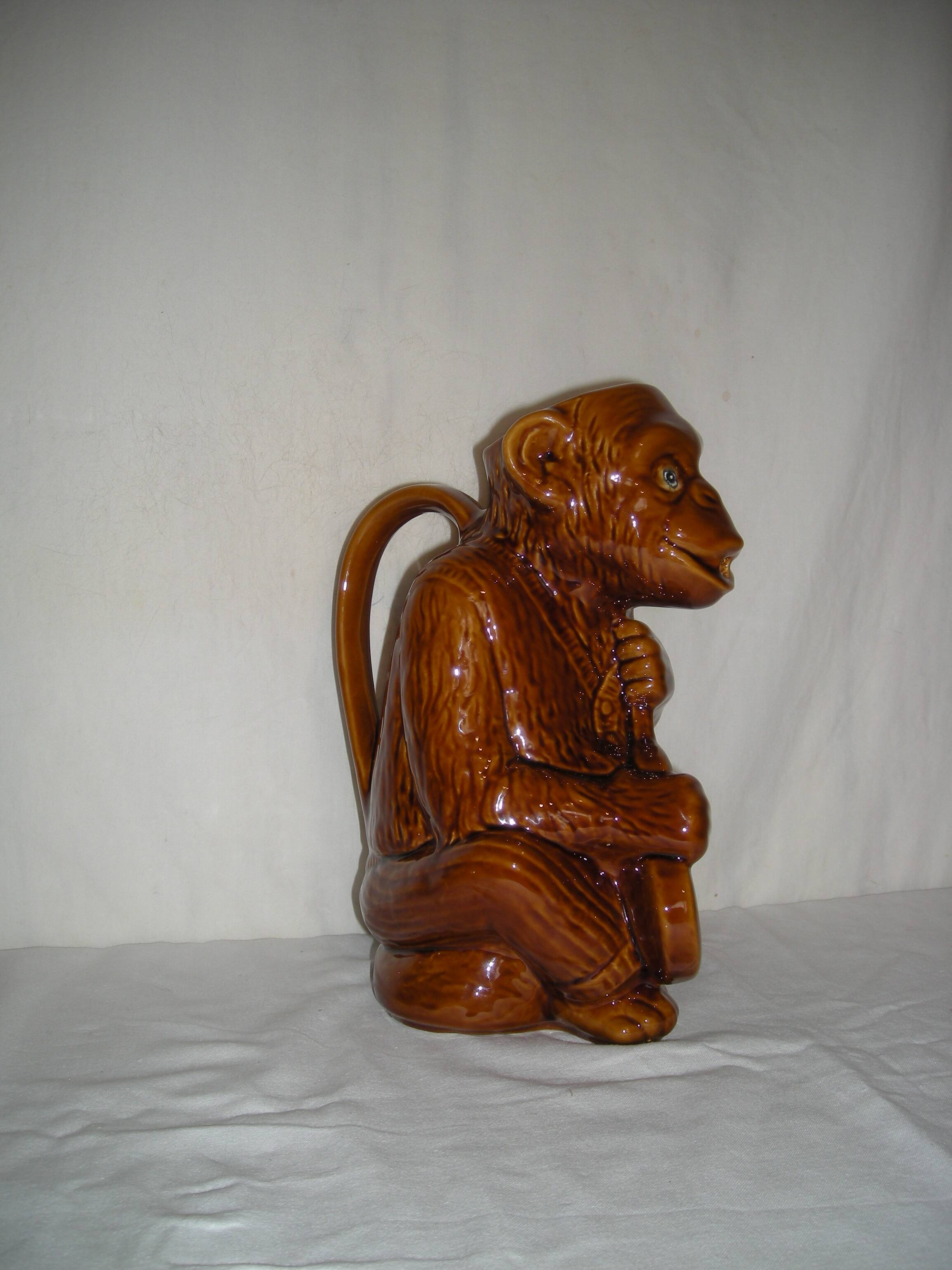 Chimpanzee pitcher; Monkey guitarist musician of the 60s