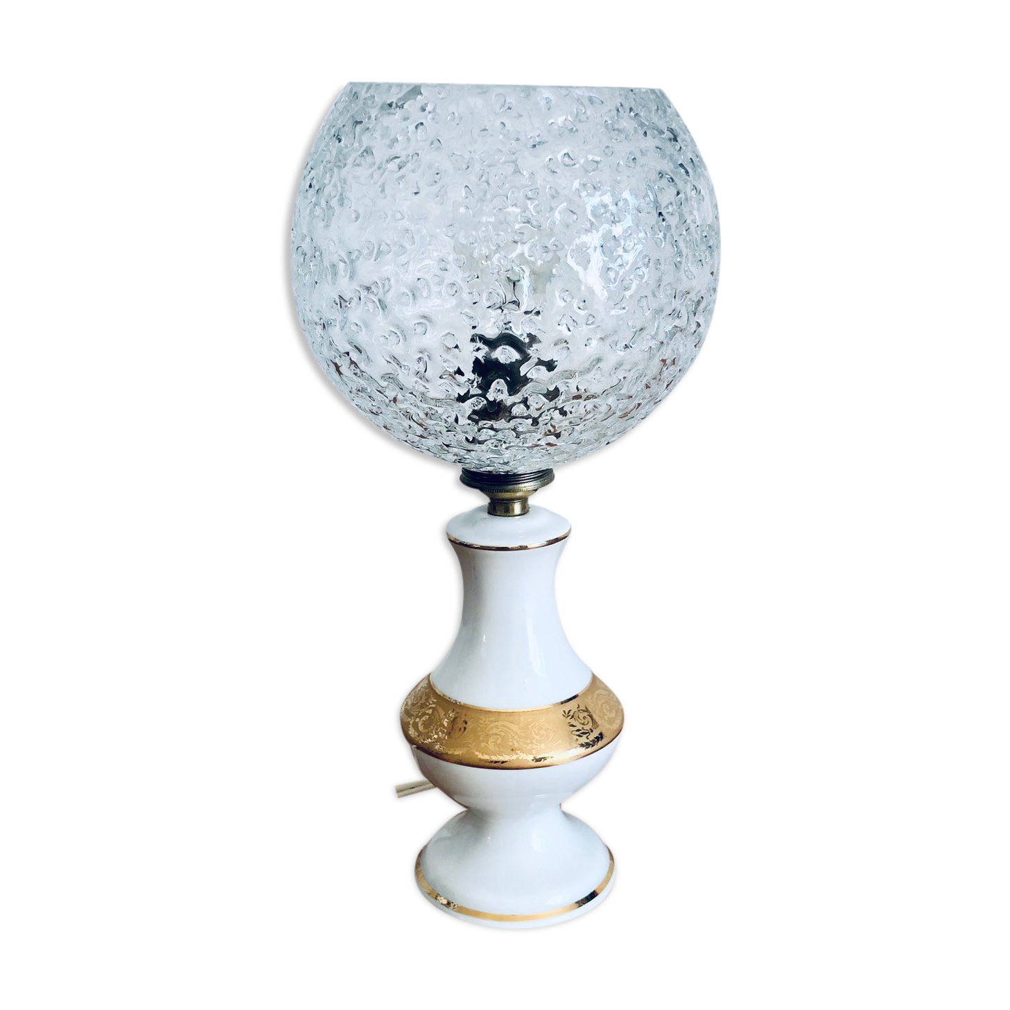 Porcelain table lamp and glass globe