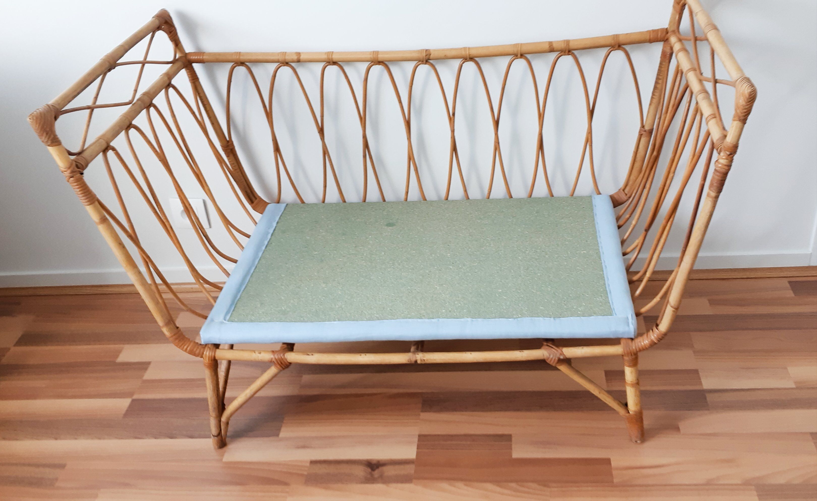 Sofa in child rattan + dressing