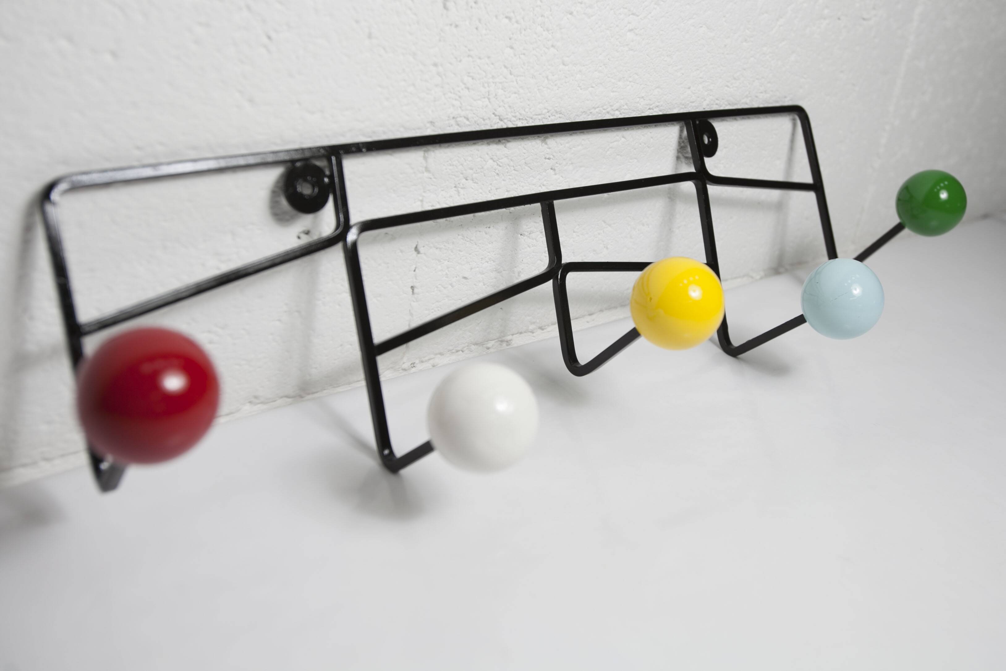 Portemanteaux mural 5 patères boules bois couleur et métal 1950
