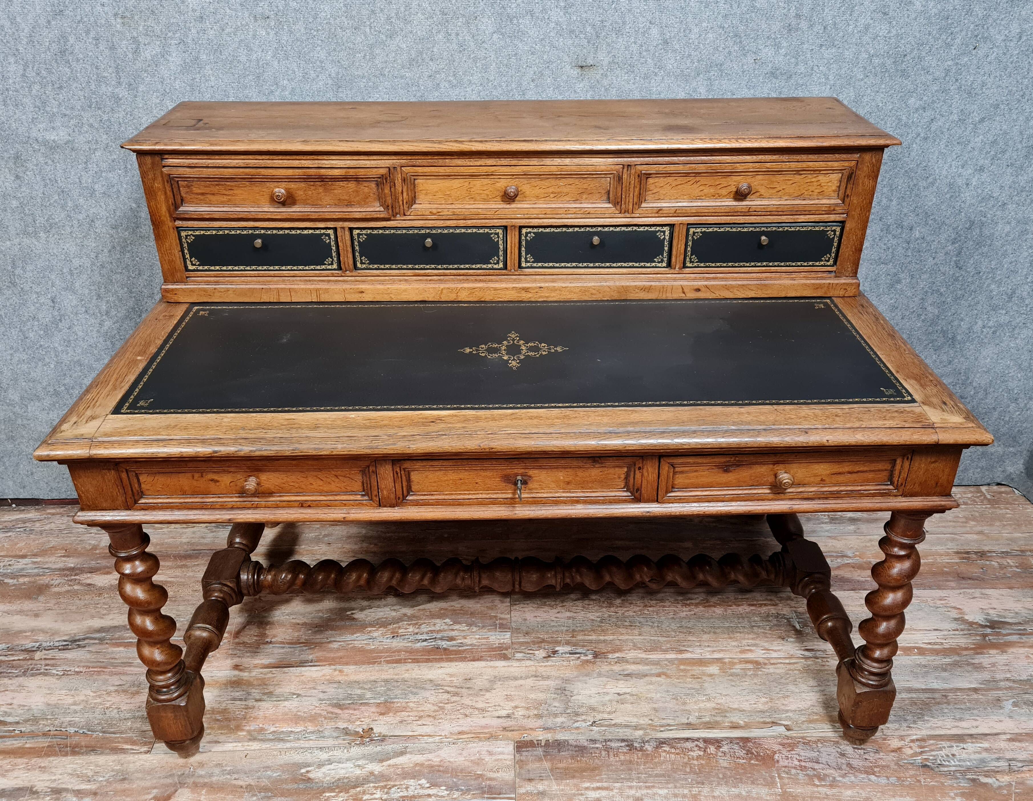 Stepped office renaissance notary in oak with blond patina around 1850