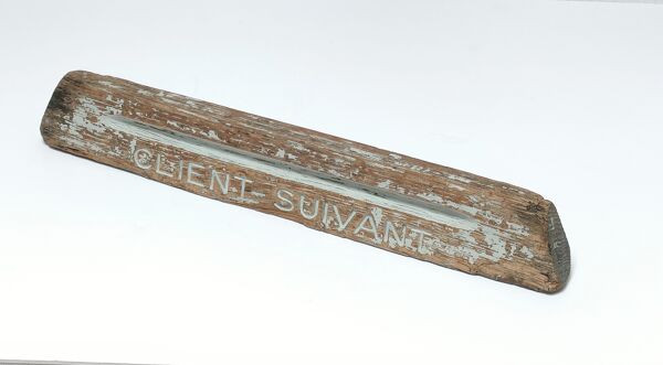 Séparateur de caisse en chêne massif patiné provenant d'une ancienne quincaillerie parisienne