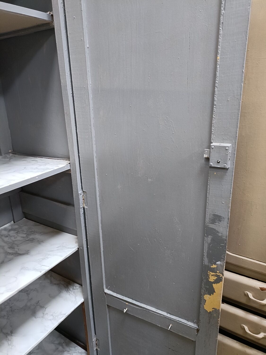 Armoire parisienne grise années 50