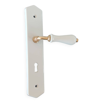 A handle and a Limoges porcelain handle and plate