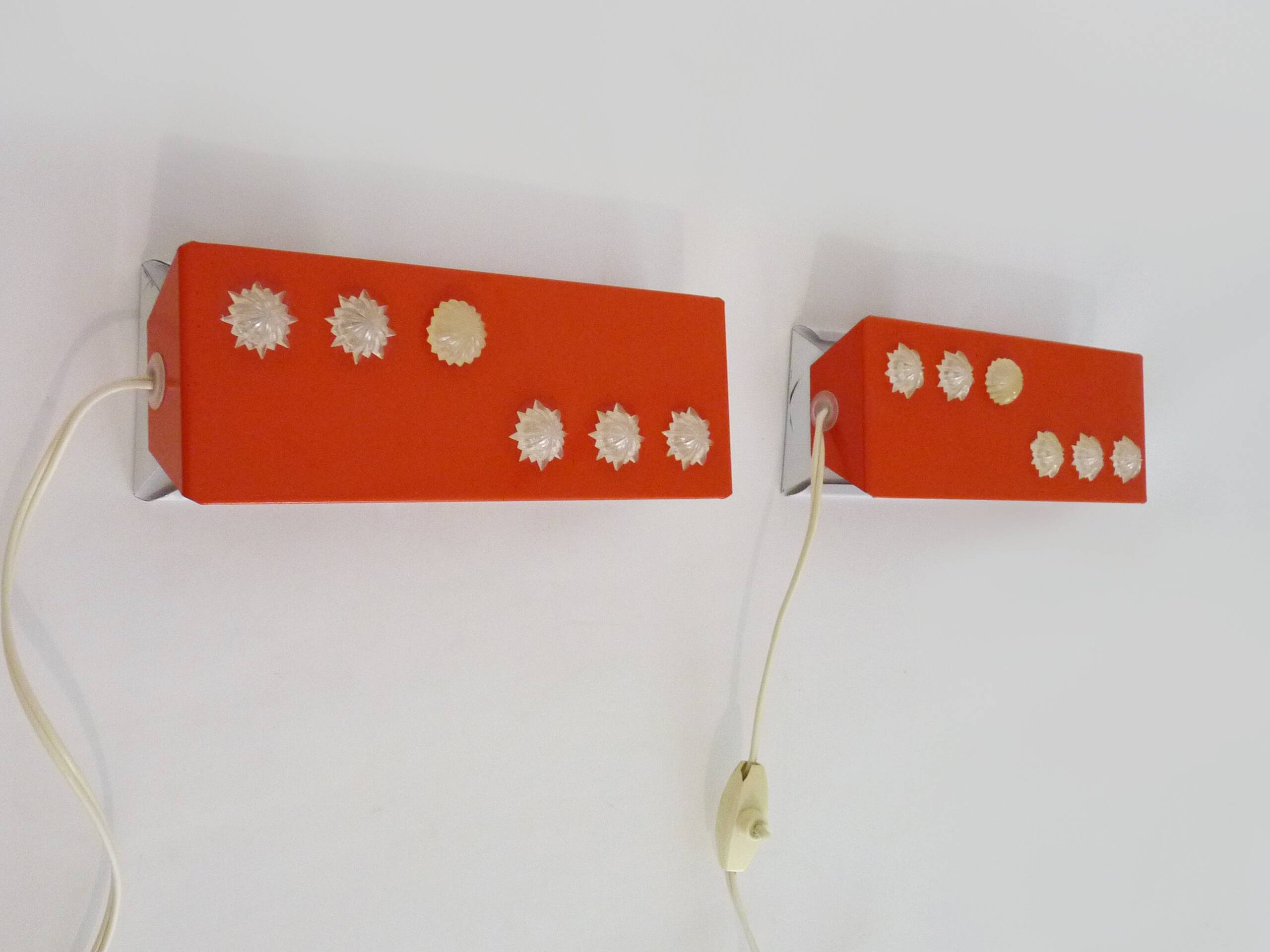 Pair of Scandinavian wall sconces with swivel shade in orange metal. 70
