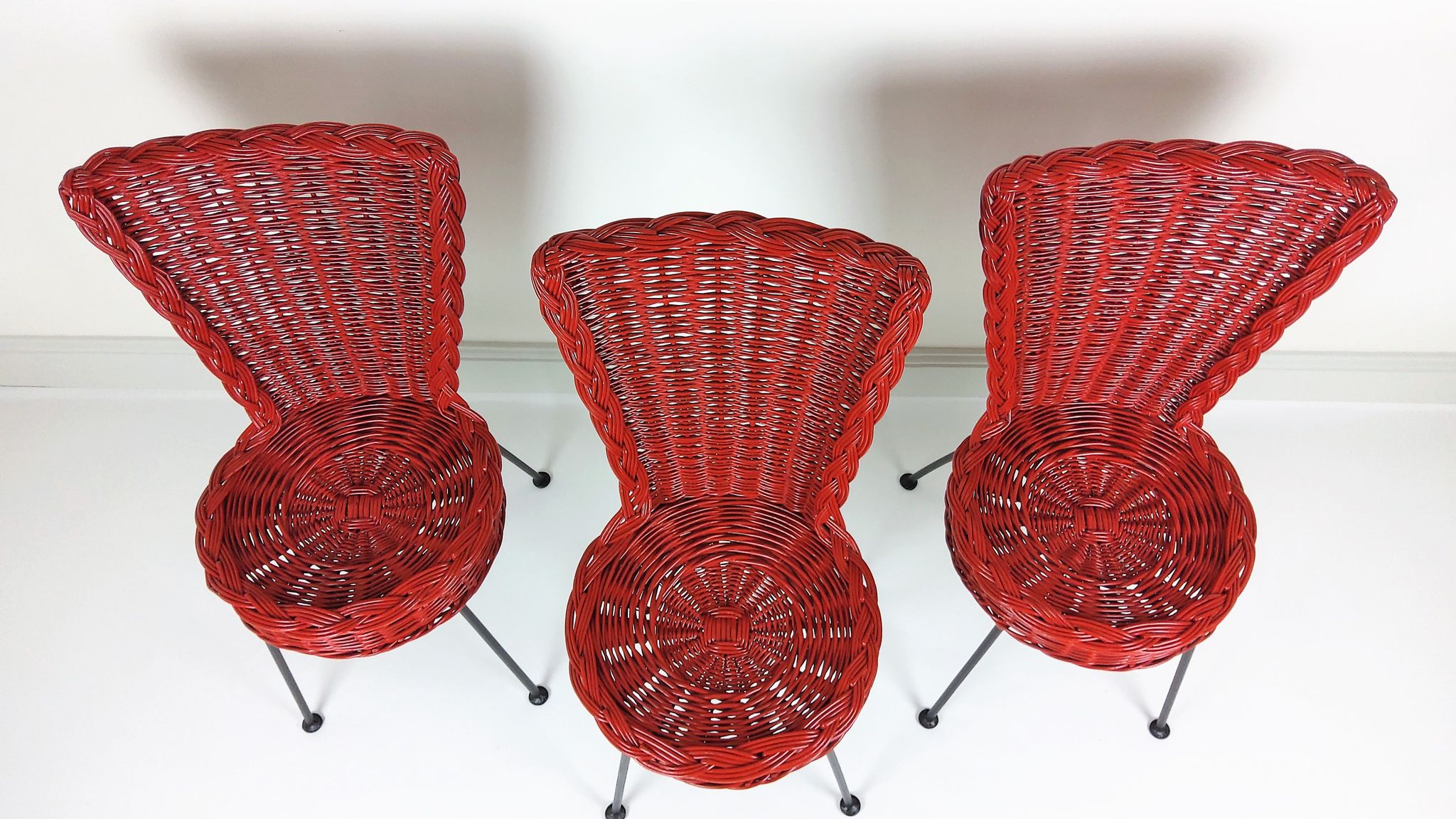 3 chaises en rotin et métal 1950