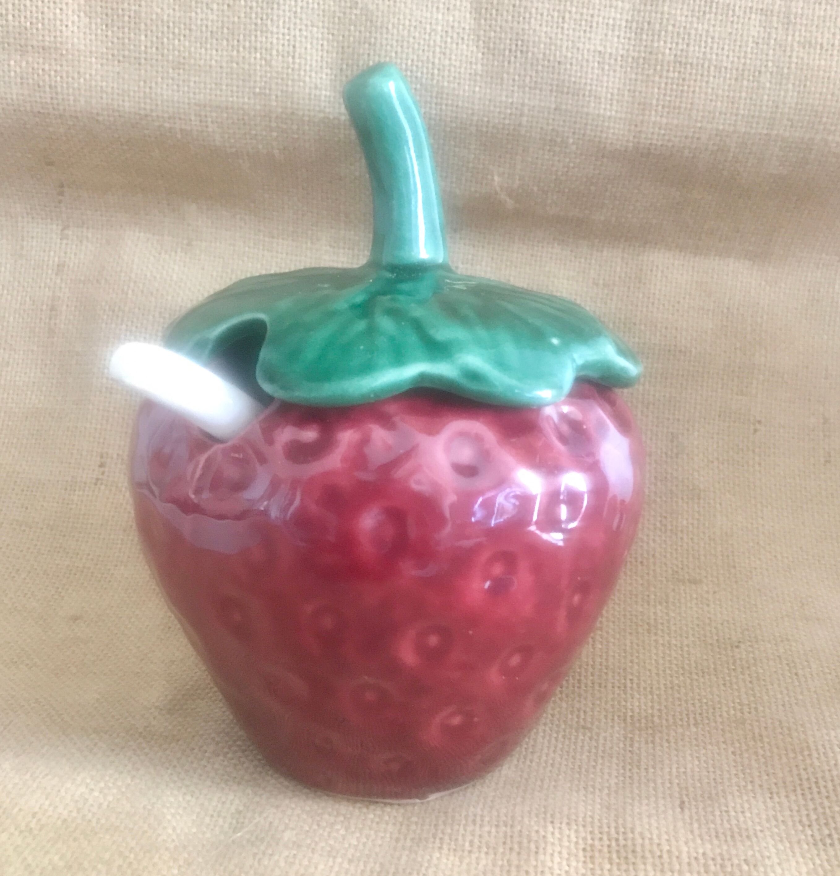 Strawberry dabbling confectioner