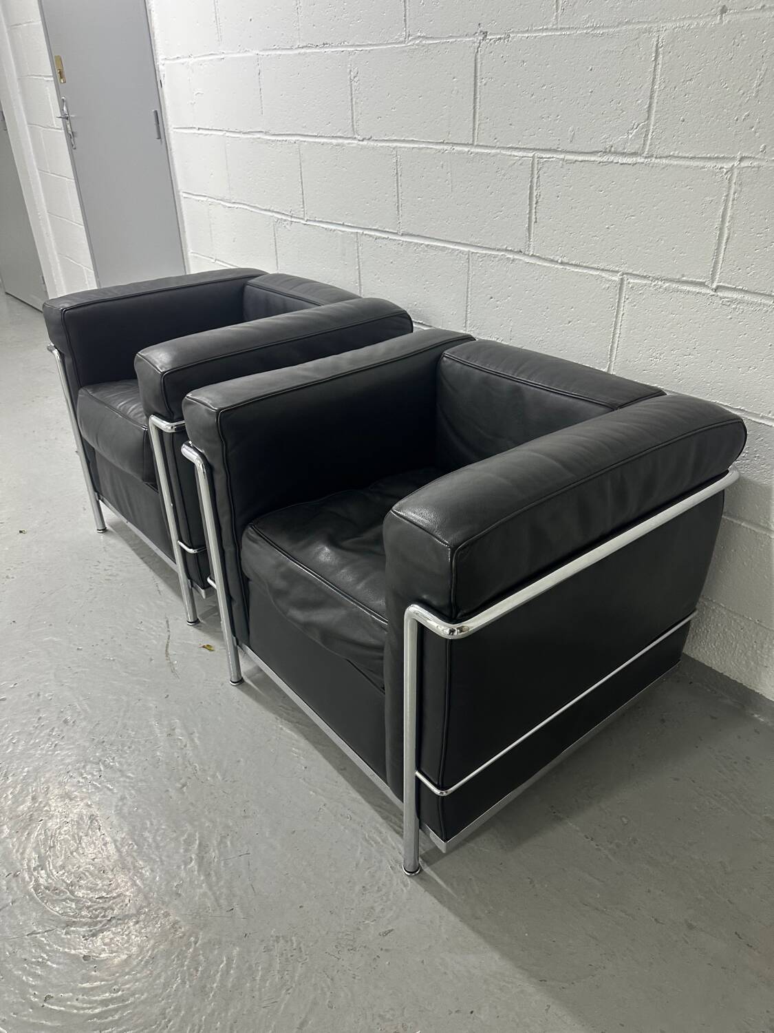 Paire de fauteuils LC2 Le Corbusier édition Cassina vintage
