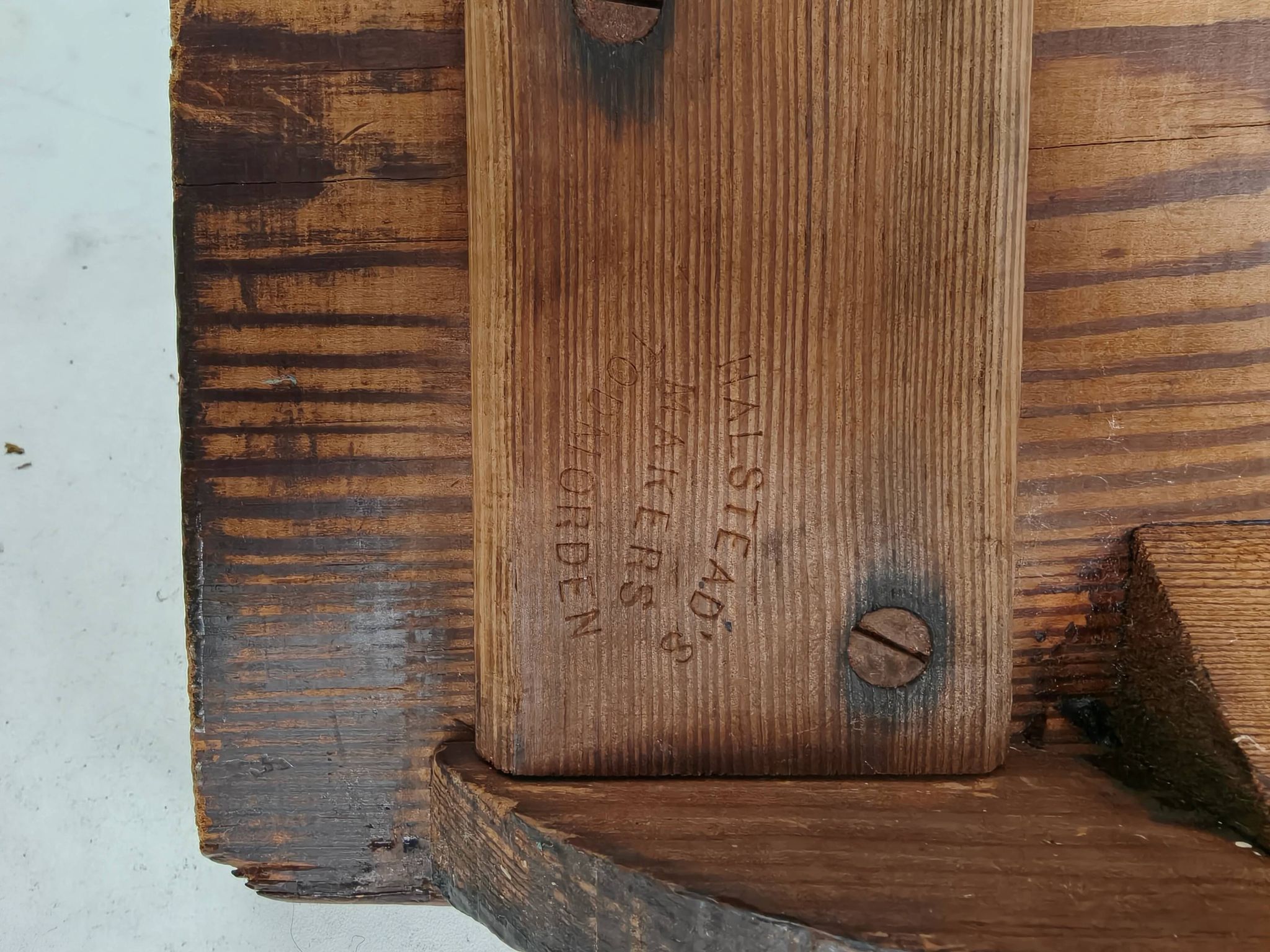 Banc de chemin de fer victorien en pin pitchpin – Halstead’s Makers, Todmorden