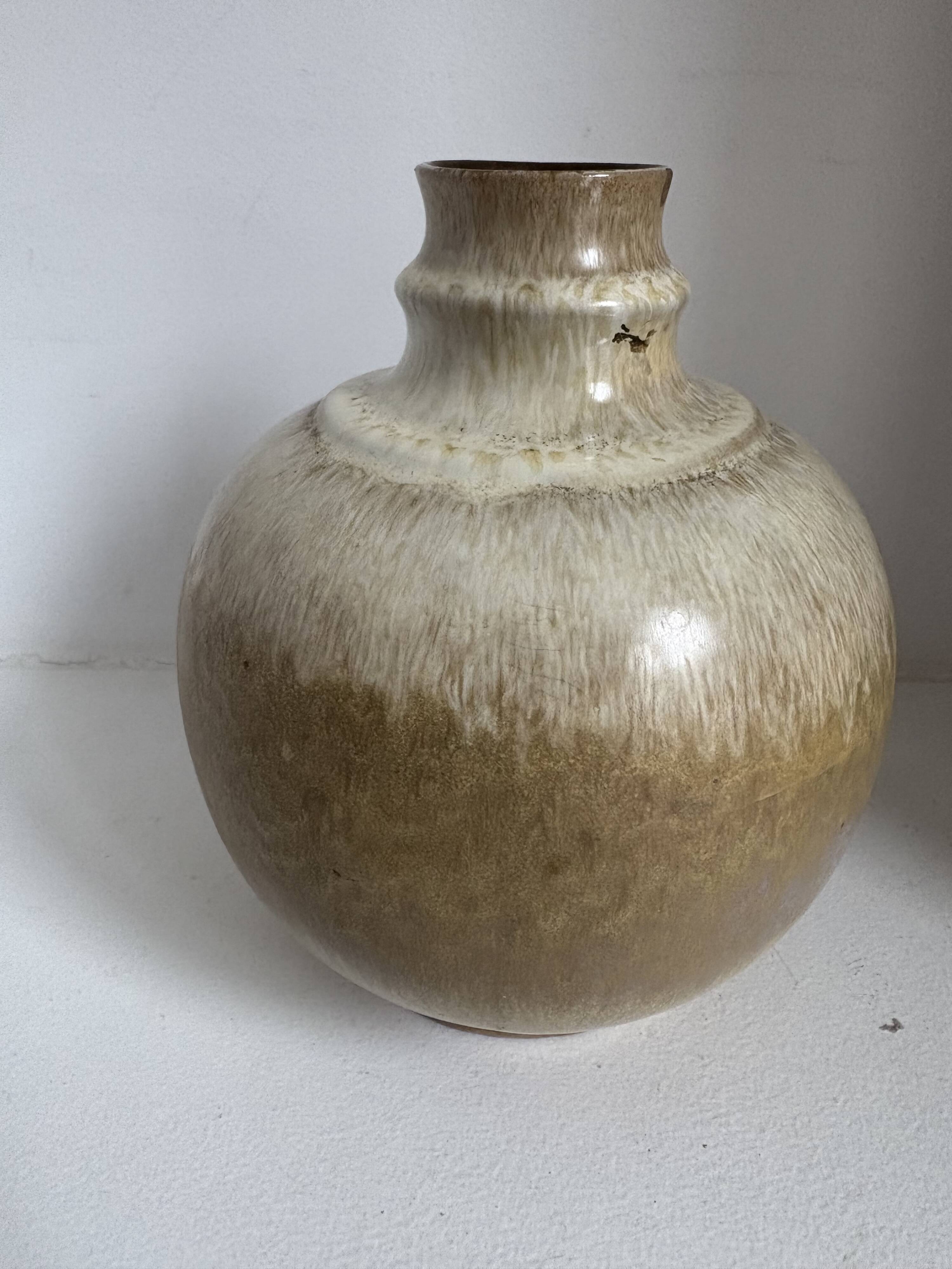 Set of 16 decorative items
