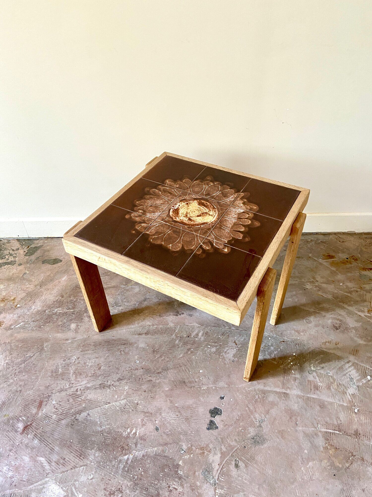 Table basse en bois clair et céramique émaillée 4 x 49,5 cm