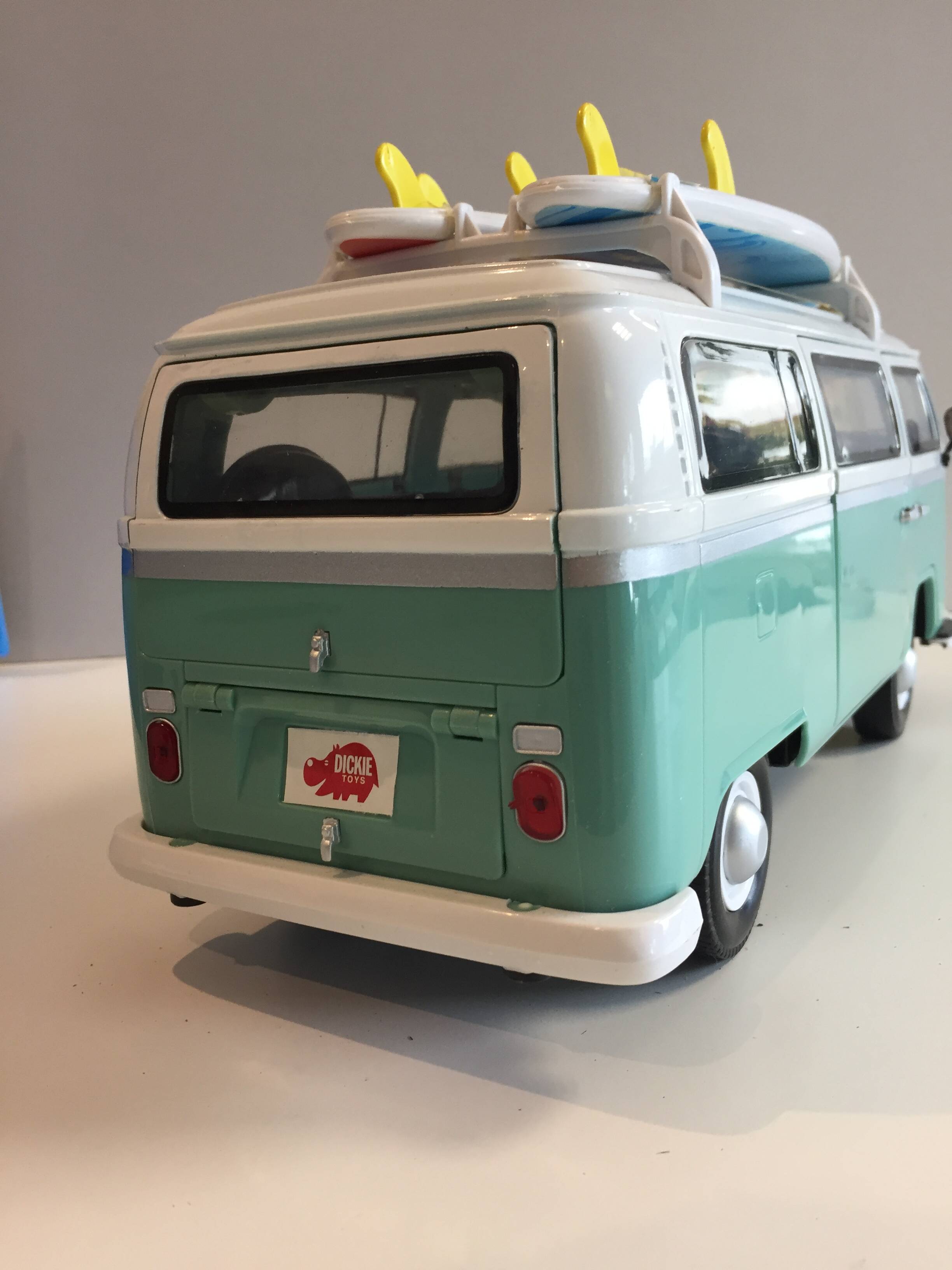 Collector Combi VolksWagen Surfer Van Bus Campervan Type 2 Scale 1:14 VW