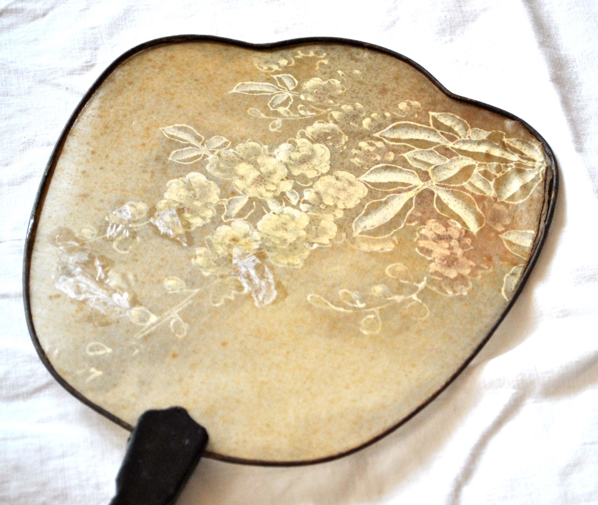 Antique fan - hand screen in painted silk and black wood - white flowers 19th century