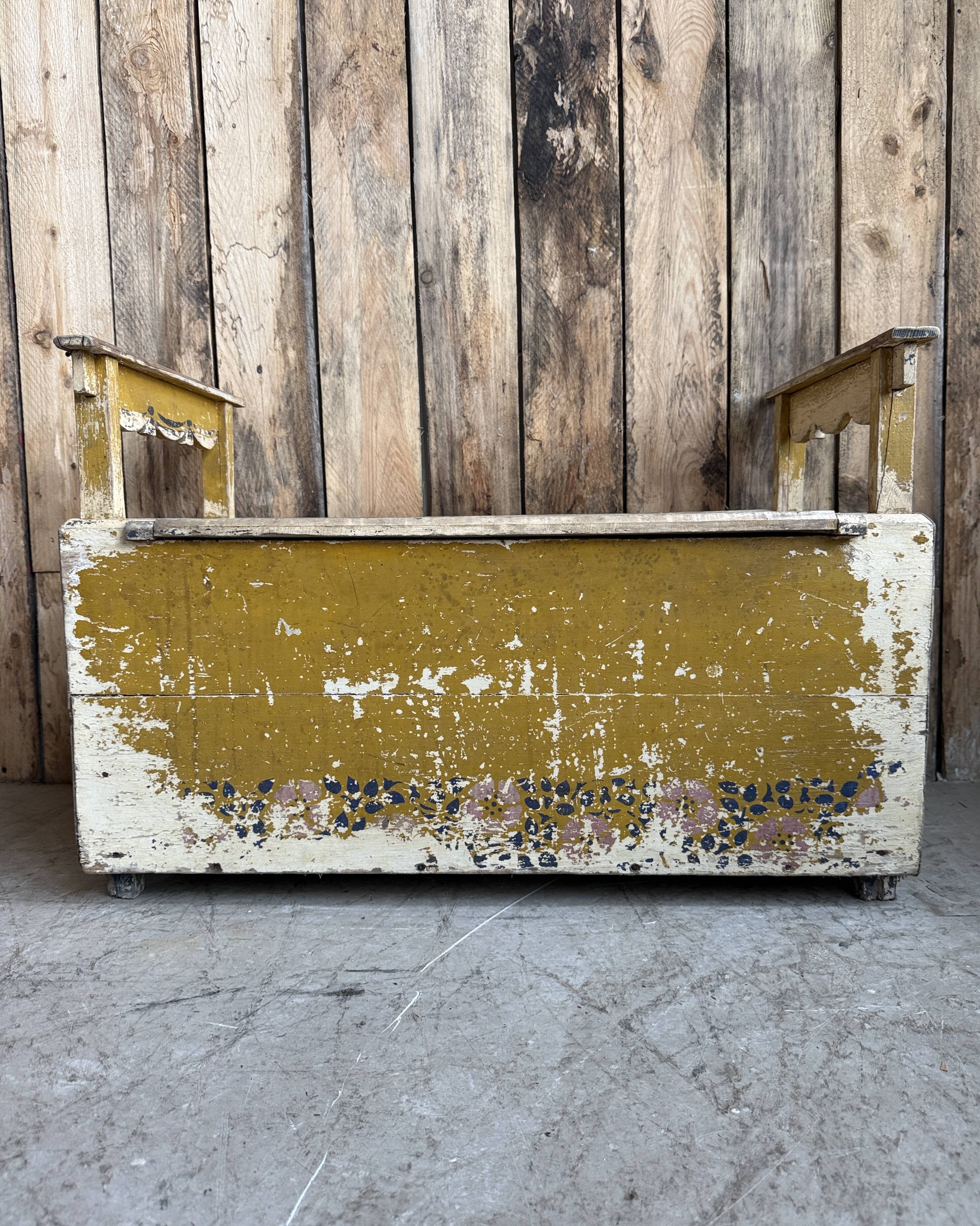 Patinated children's storage bench (renovated)