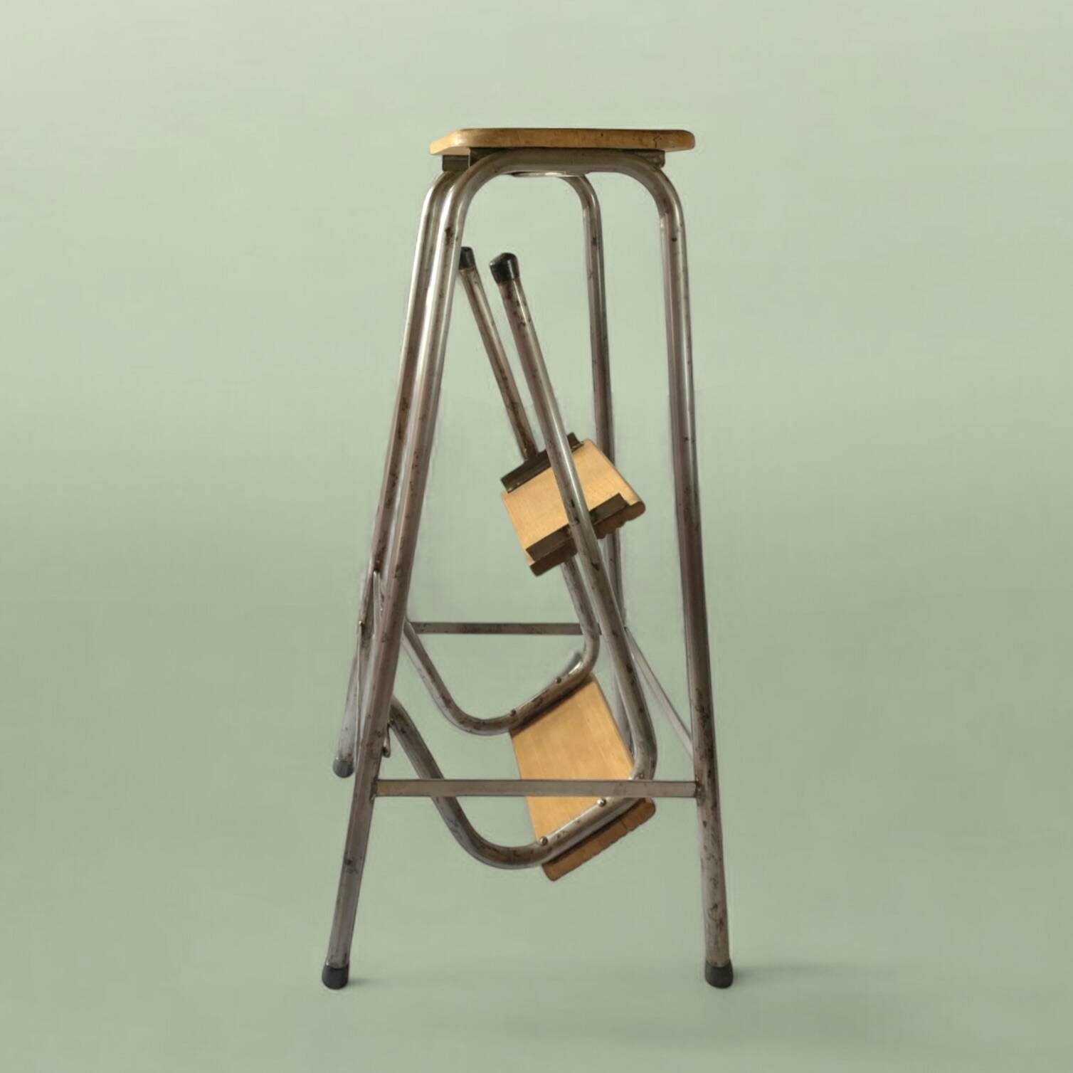 Old wooden workshop stepladder - seat height: 85 cm