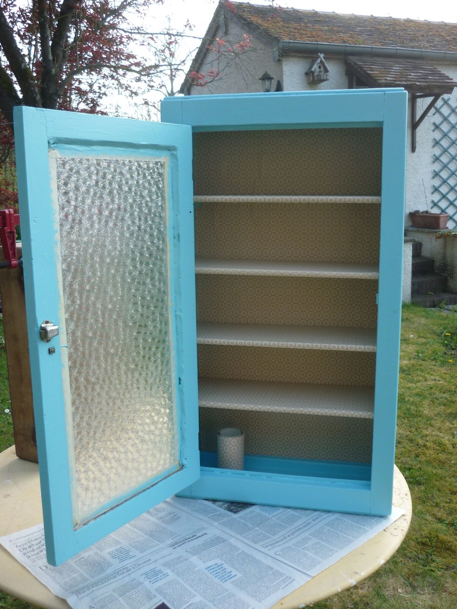 Toilet cabinet in blue wood opaque glass