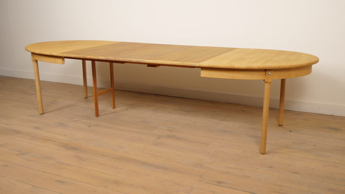 Vintage Oval Dining Table | Oak | Extendable | 3 Extension Leaves