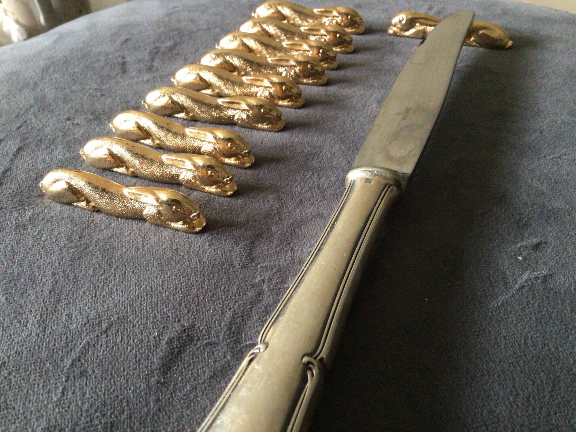 Rabbit knife holder