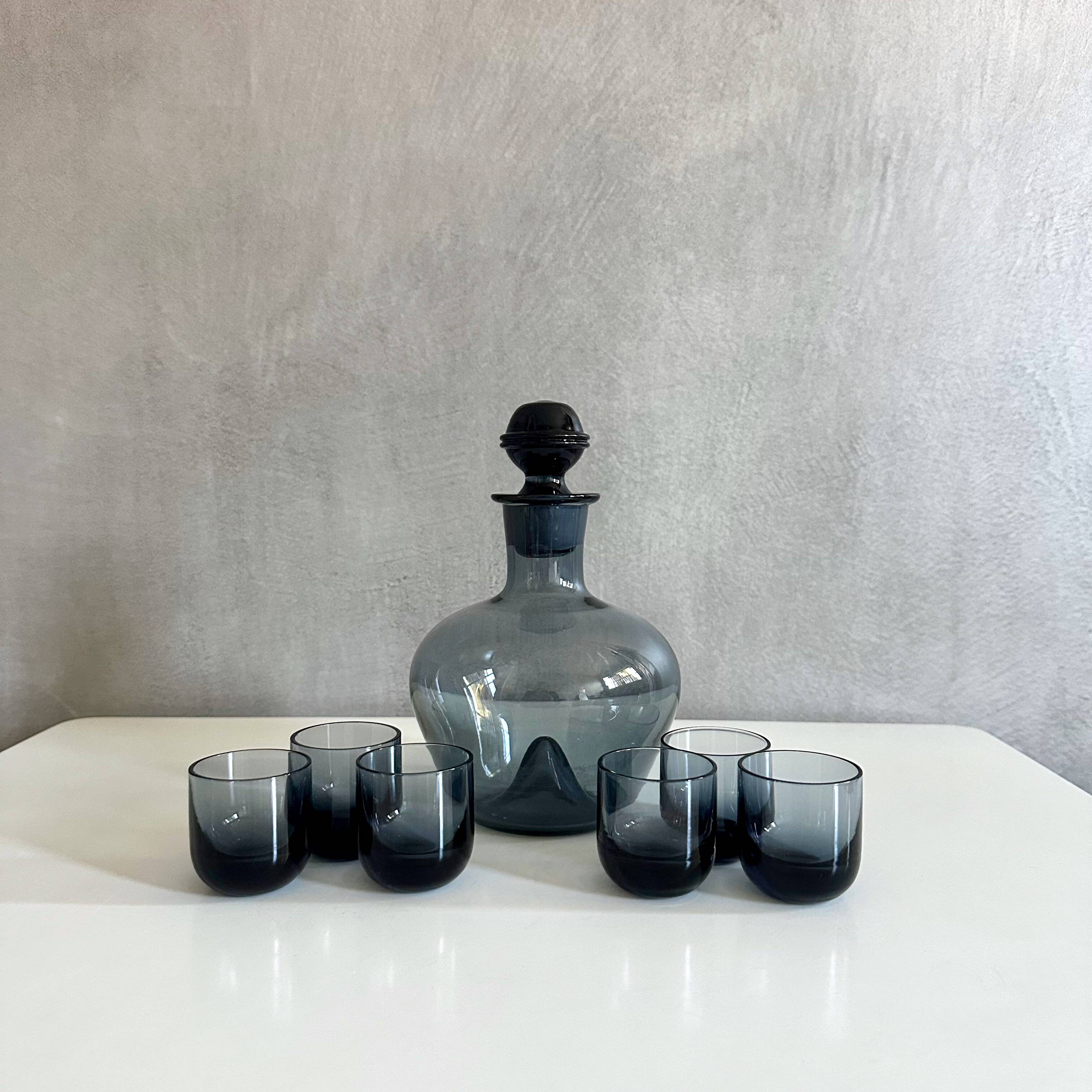 Liqueur carafe "Zistern" by Wilhelm Wagenfeld with glasses "Rapunzel"