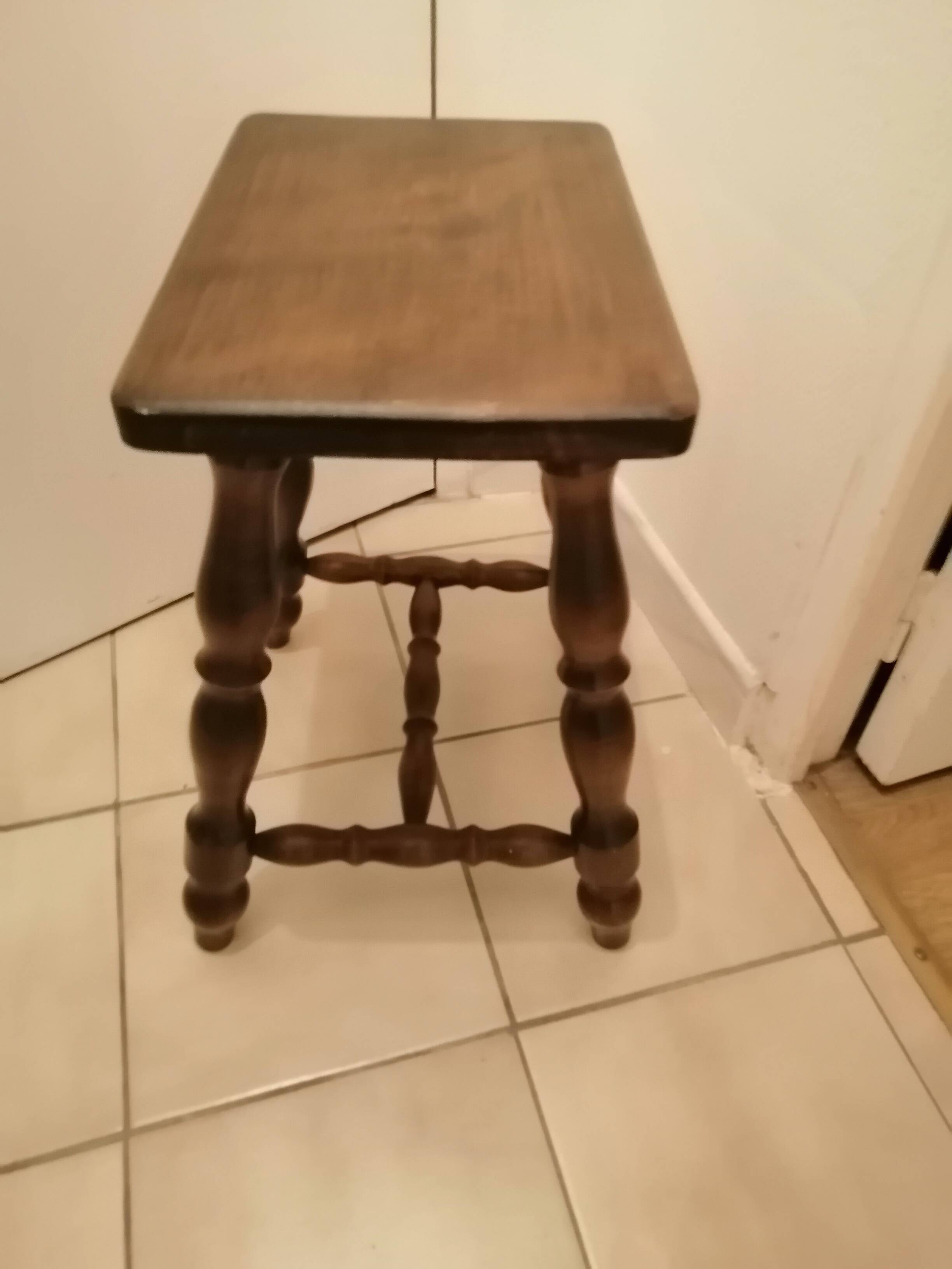 Tabouret ancien en bois
