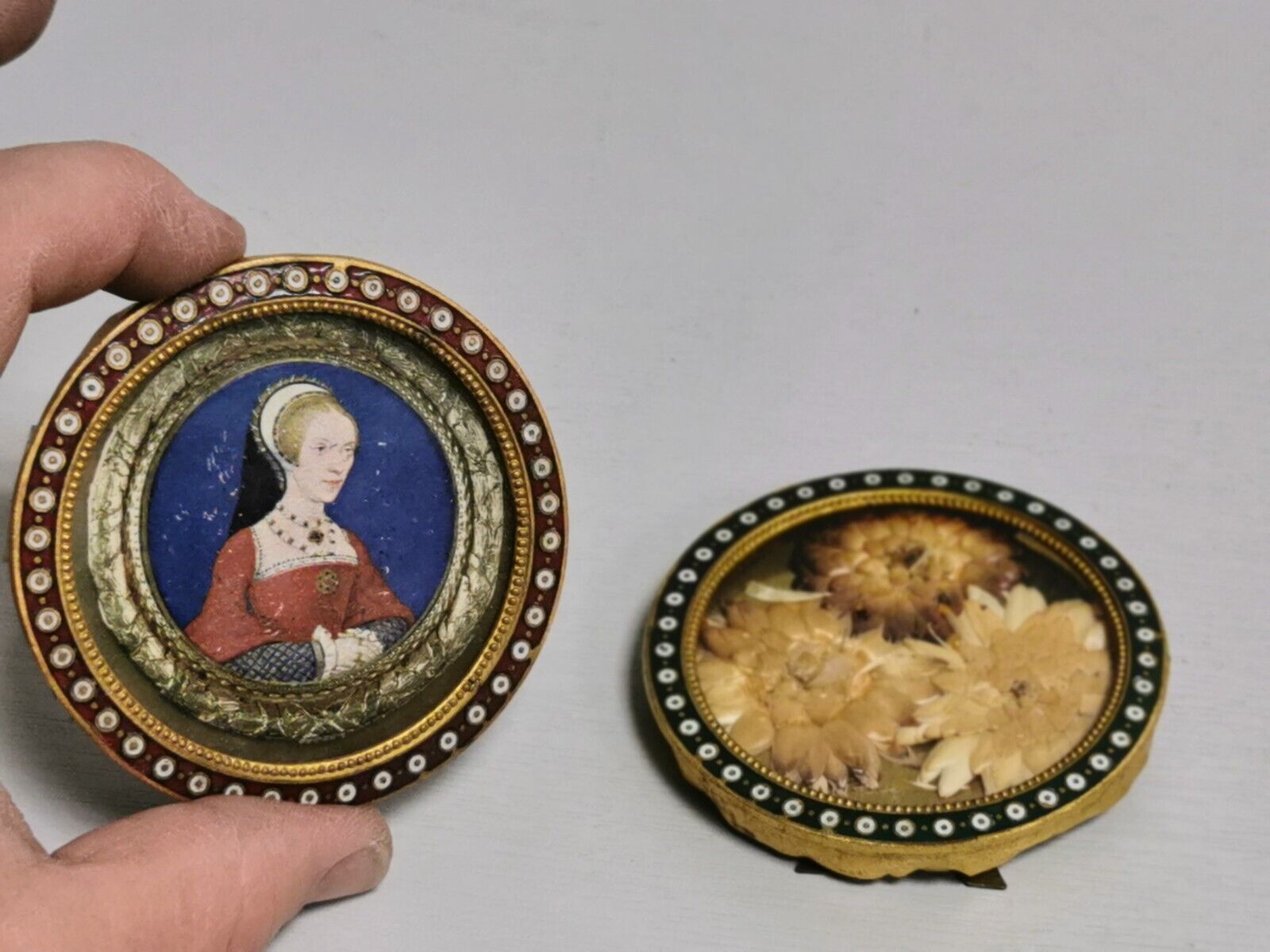 Pair of old Frames Photos / miniature portraits. Cloisonné enamels