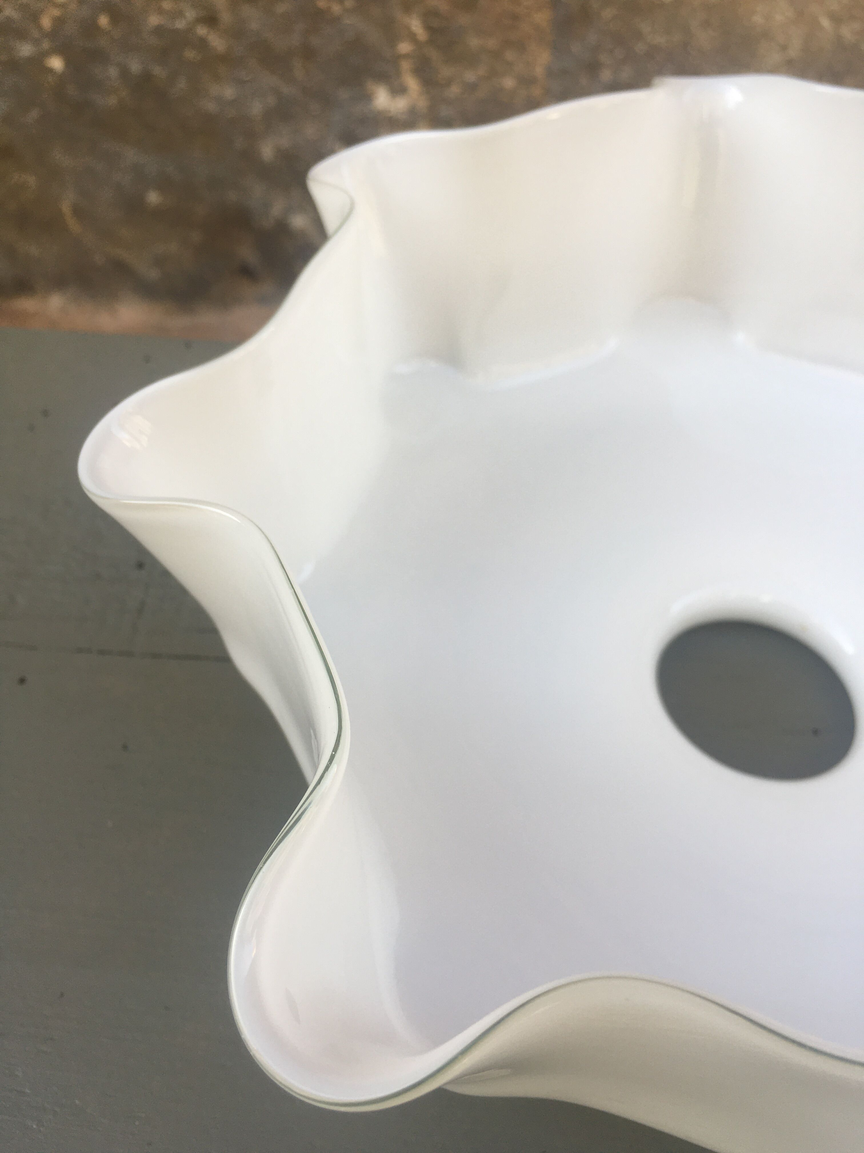 Glass wavy suspension