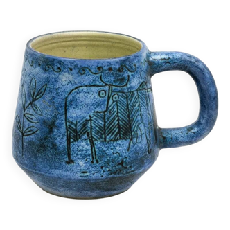 Mug Jacques Blin – Faïence émaillée bleue décor incisé animaux fantastiques