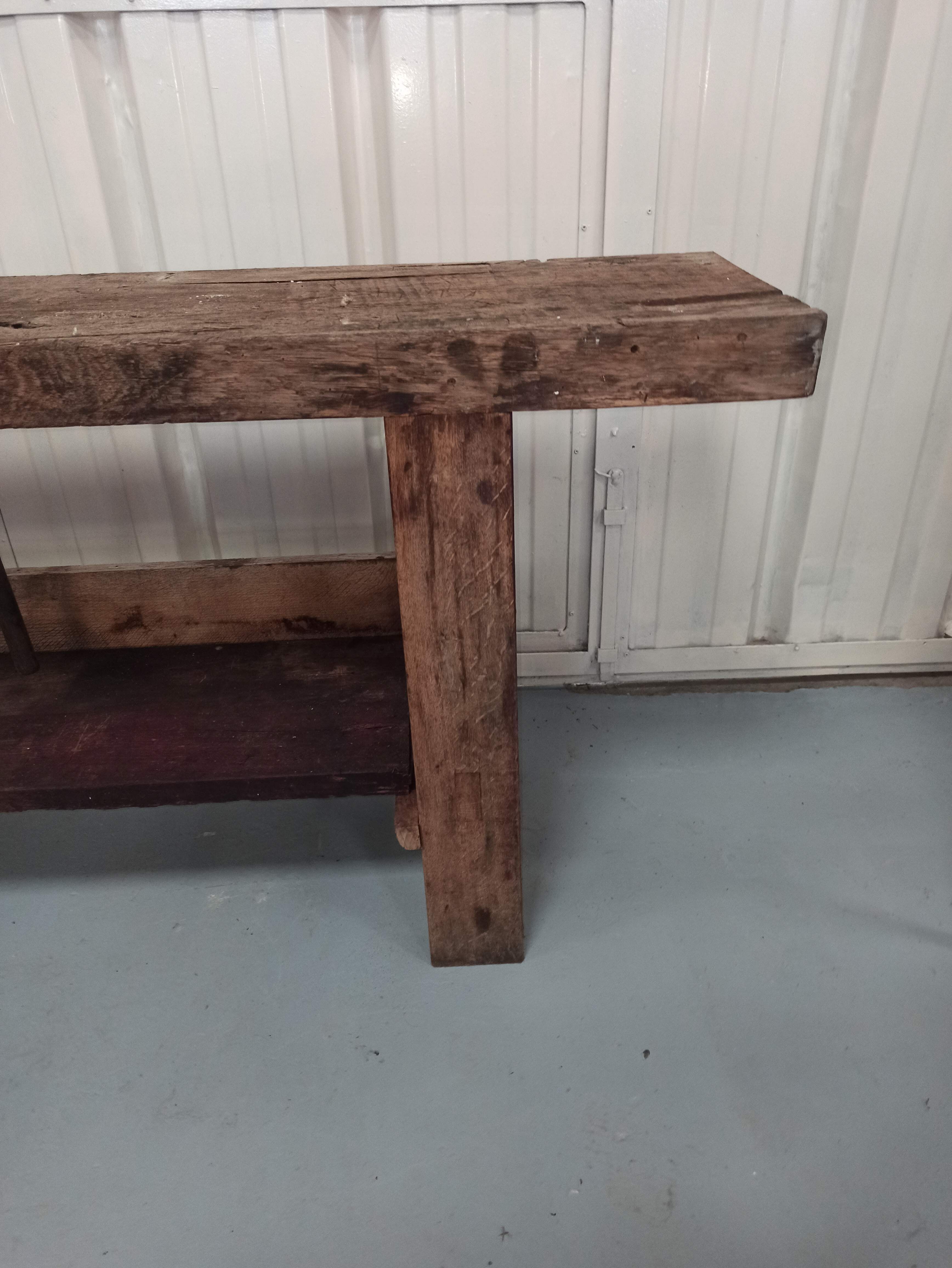 2m40 - Large old wooden workbench - vice - valet