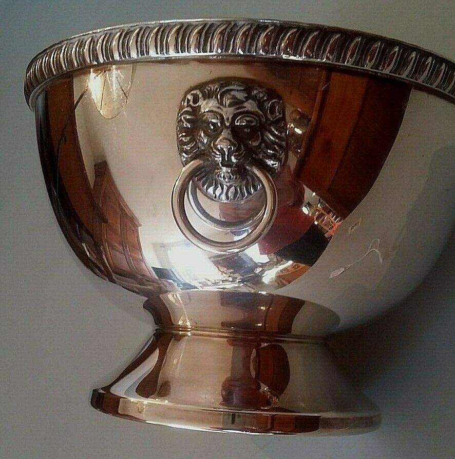 Cut in silver metal english cavalier