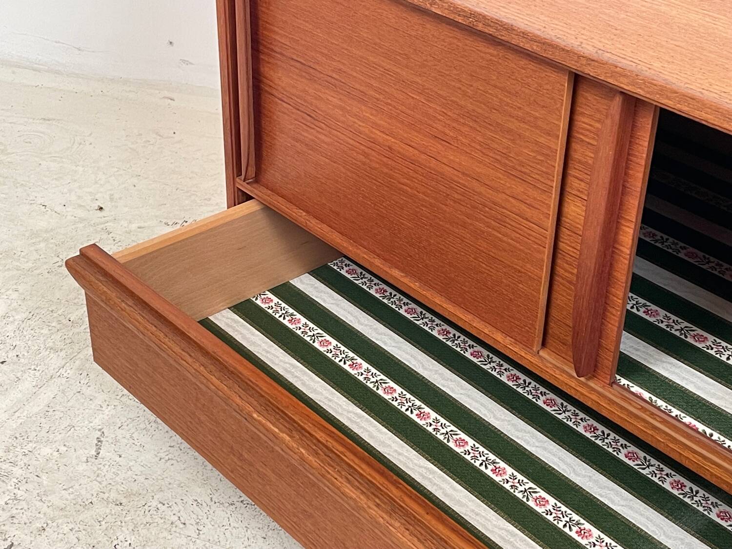 Teak bedside table/chest of drawers, 1960s