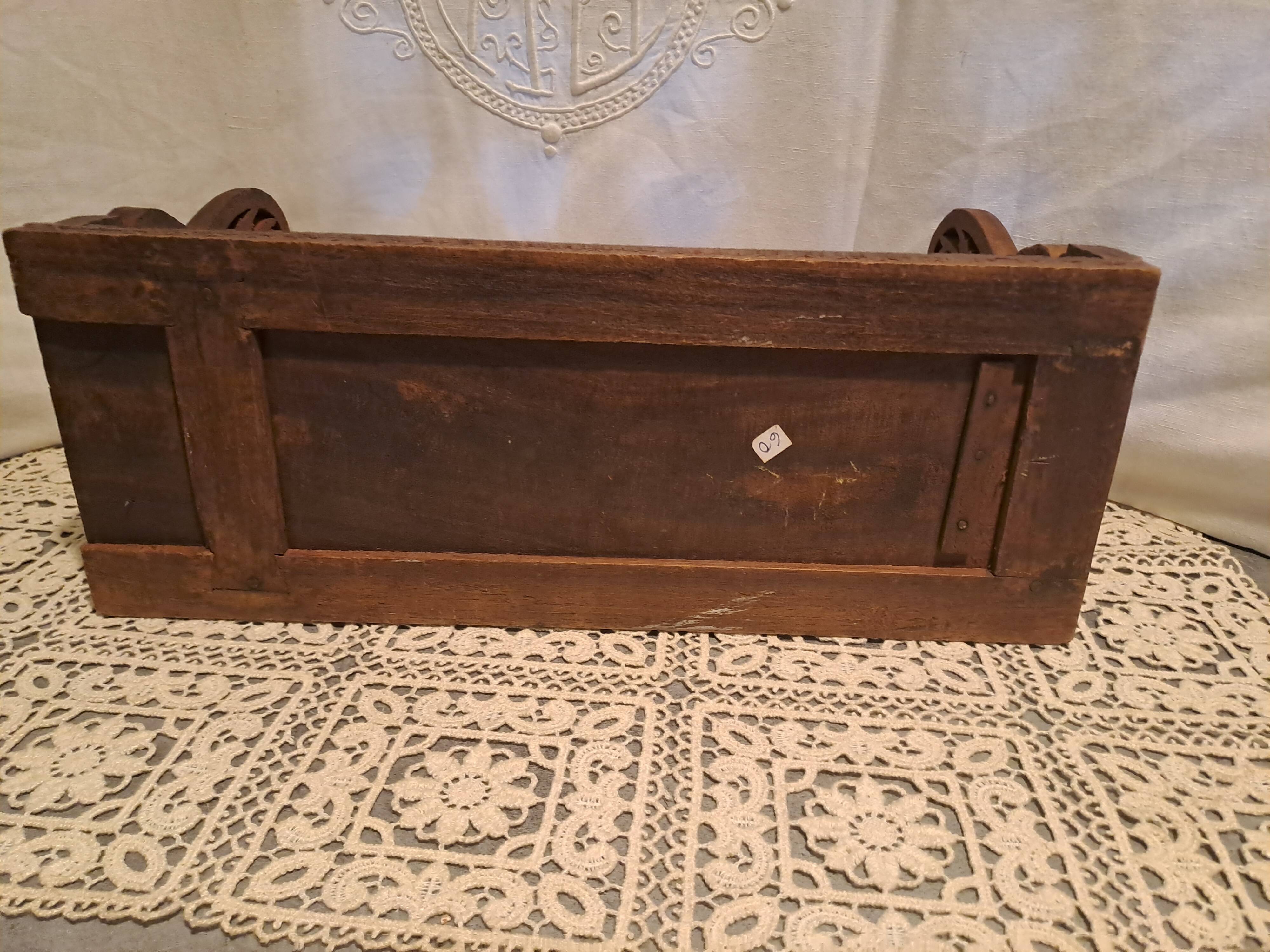 Book support to pose extendable and foldable in wood of the islands carved 1980s