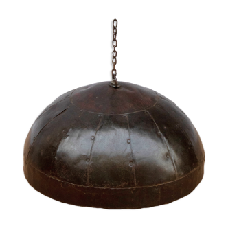 Metal suspension with its original rust color