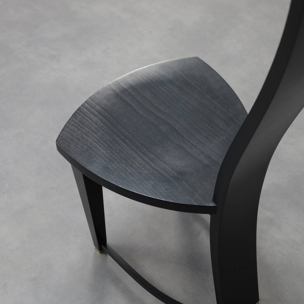 Rare ensemble de quatre chaises de salle à manger à dossier haut, Italie, années 1990