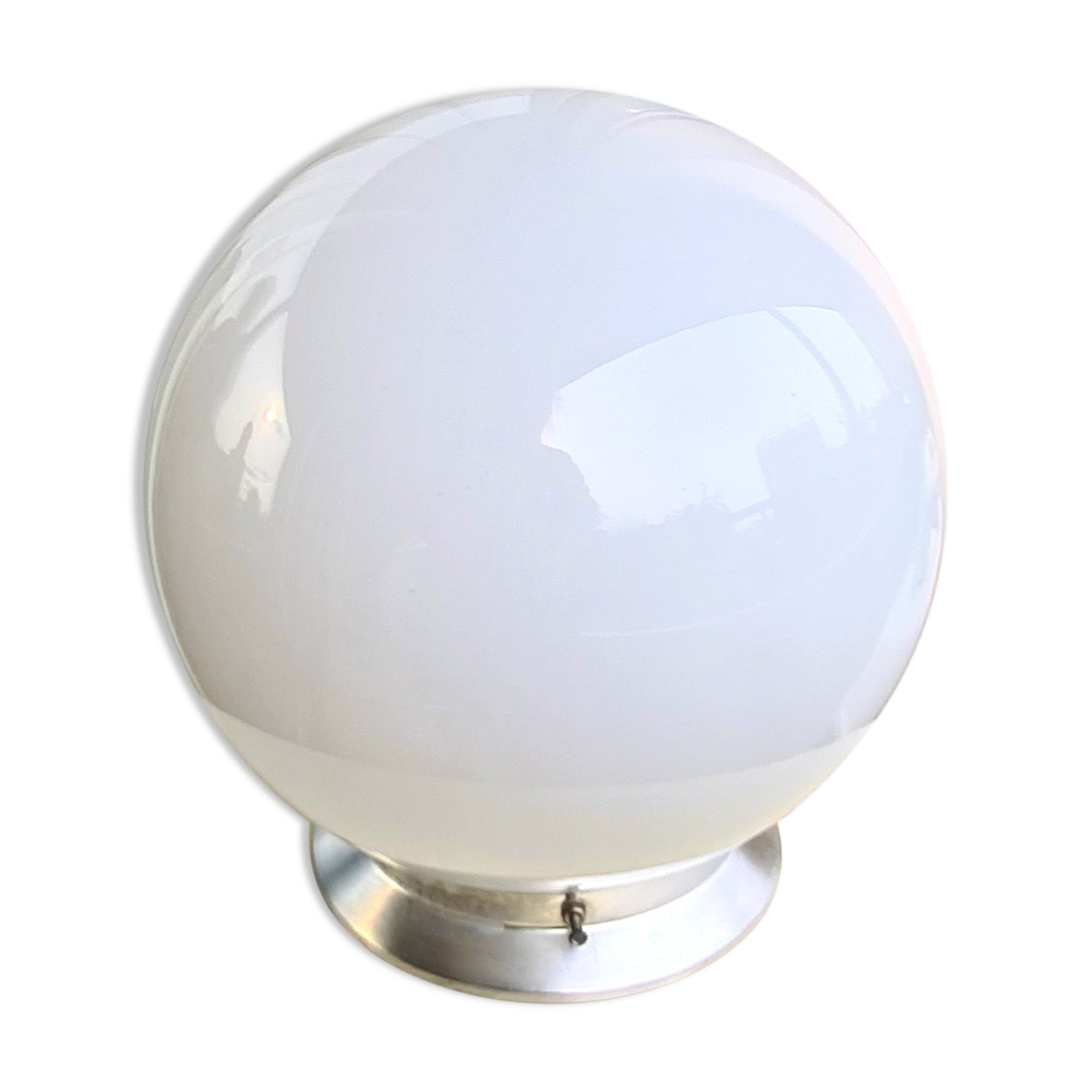 Opaline globe