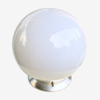 Opaline globe