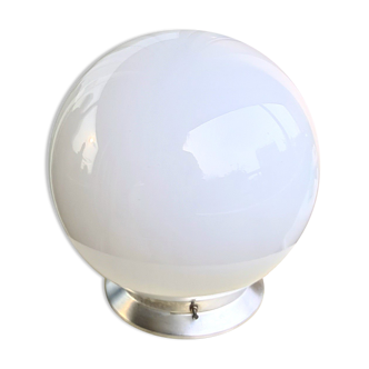 Opaline globe
