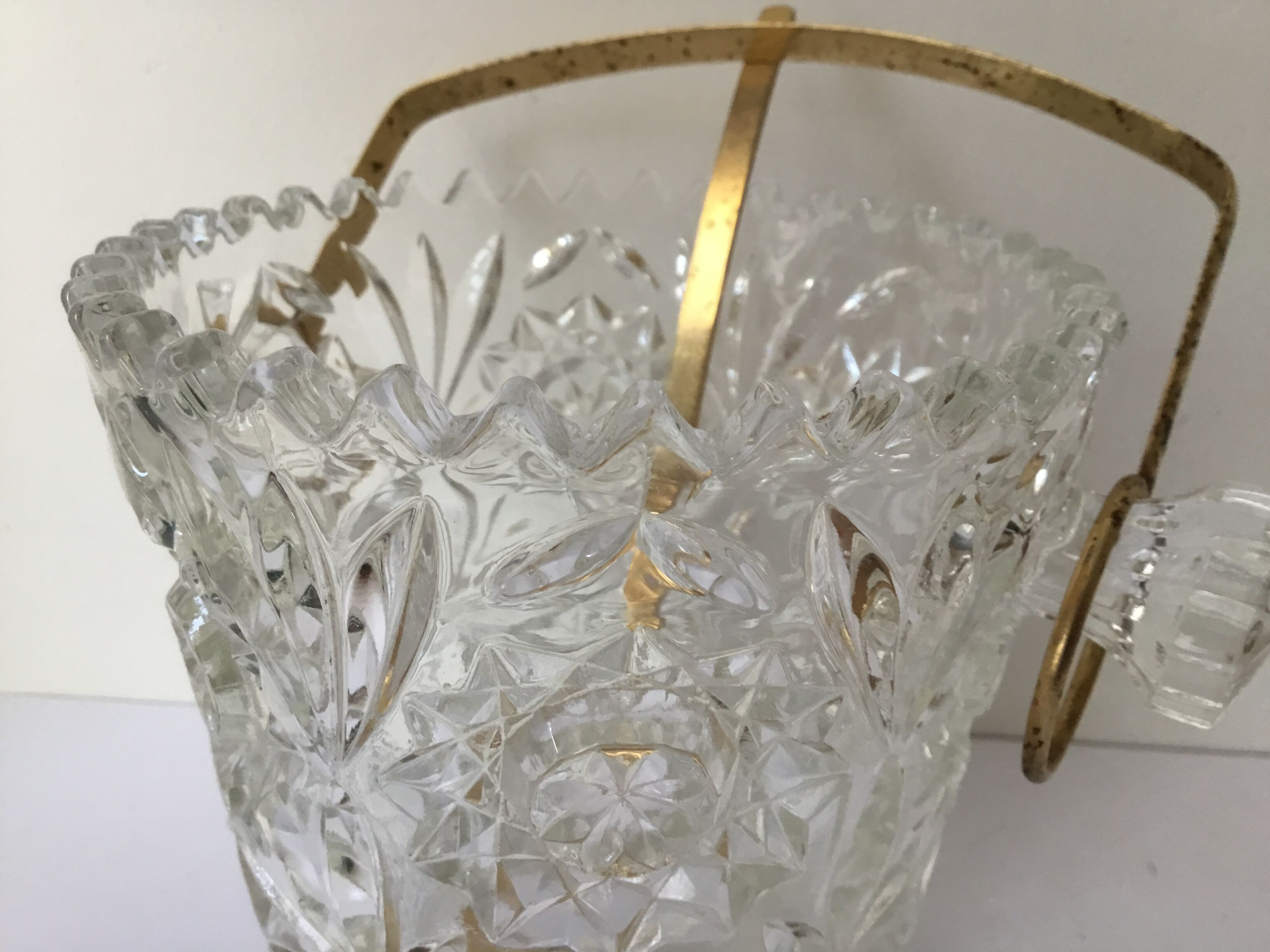 Chiseled glass ice bucket