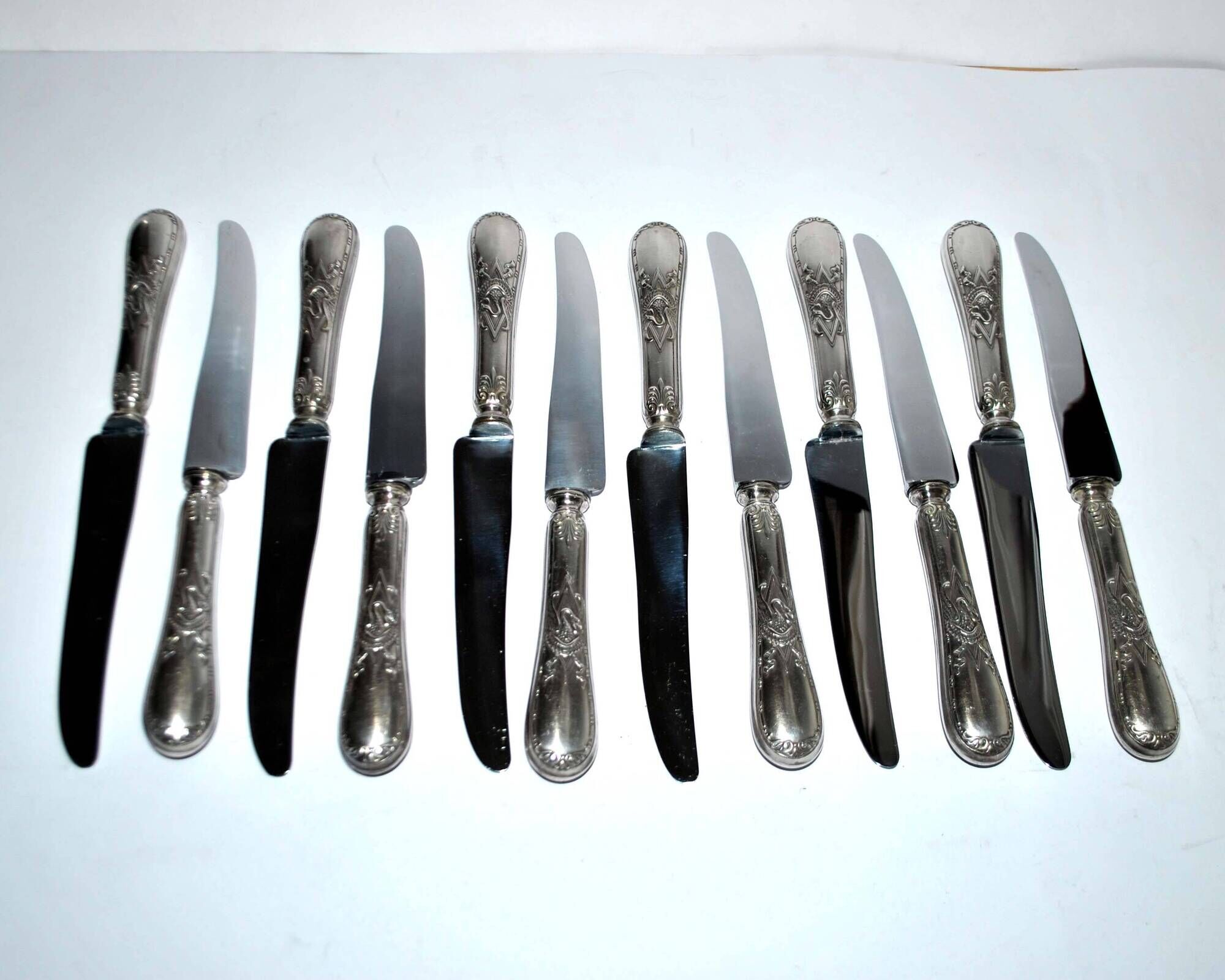 Set of 12 Napoleon Empire table knives - 19th century diamond swan decoration.