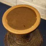 Cache pot sur pied