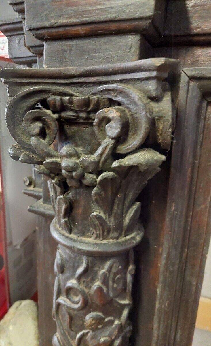 Large fireplace aedicule, carved frame, Renaissance style, 17th century, Italy