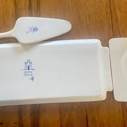 Cake service Gien peony model, 1 platter, 12 plates and a server.
