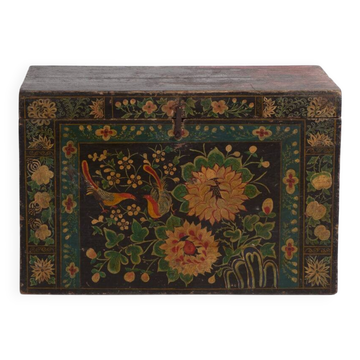 Coffre chinois ancien peint en bois de pin – Chine, circa 1900